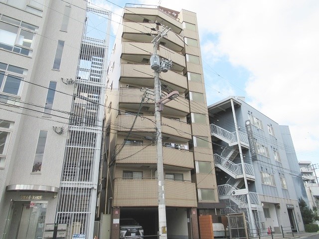 大阪市生野区中川のマンションの建物外観