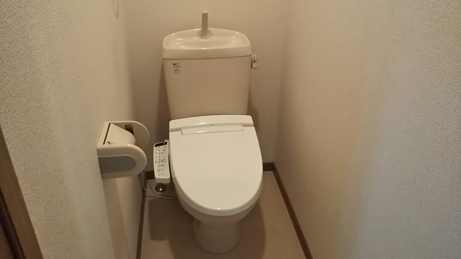 伊賀鉄道伊賀線 広小路駅 徒歩14分 3階建 築22年のトイレ写真