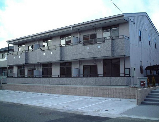 名古屋市緑区六田のマンションの建物外観