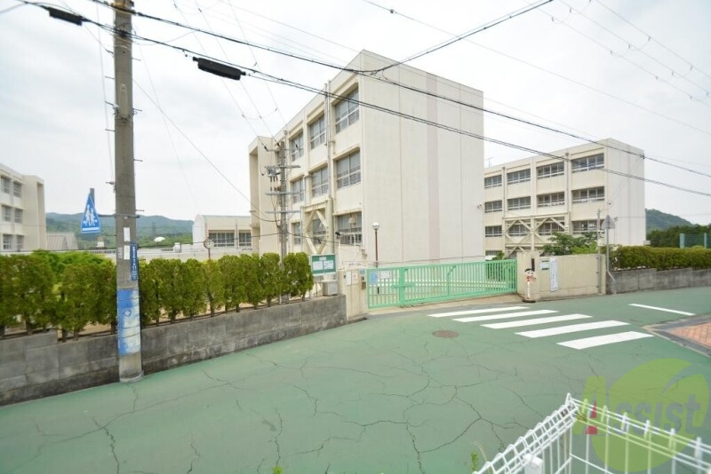 【神戸市北区鈴蘭台東町のアパートの小学校】