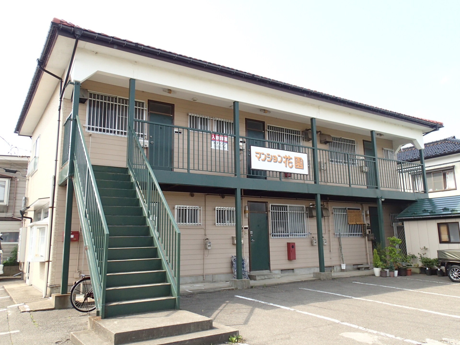 マンション花園の建物外観