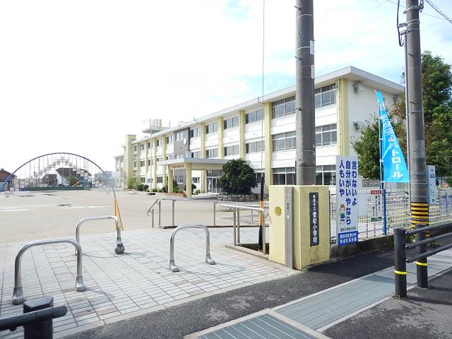 【鈴鹿市北江島町のアパートの小学校】