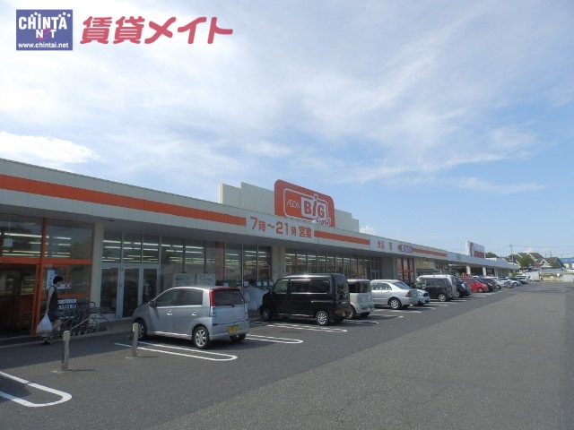 【鈴鹿市北江島町のアパートのスーパー】