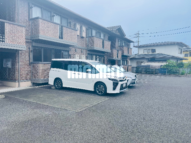 【アクアオーラの駐車場】