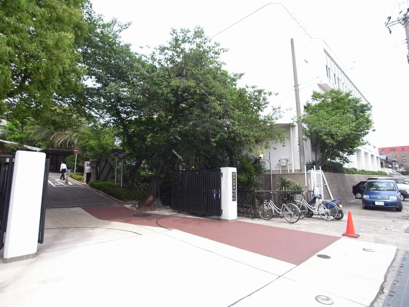 中学校　雲雀丘学園中学校（中学校）まで589m