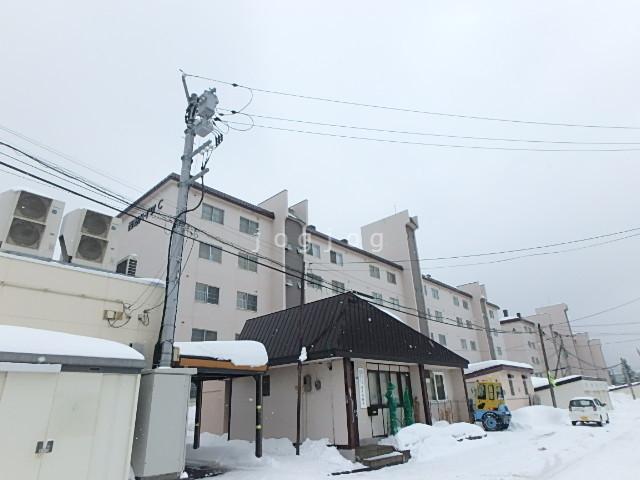 【札幌市西区西野二条のマンションのエントランス】