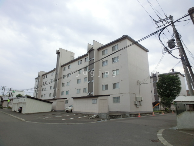 札幌市西区西野二条のマンションの建物外観