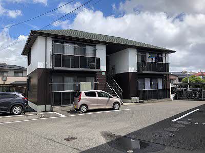 高知市朝倉本町のアパートの建物外観