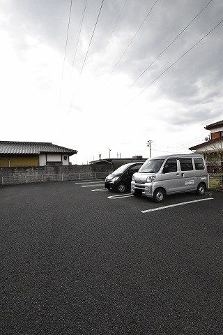 【矢板市富田のアパートの駐車場】