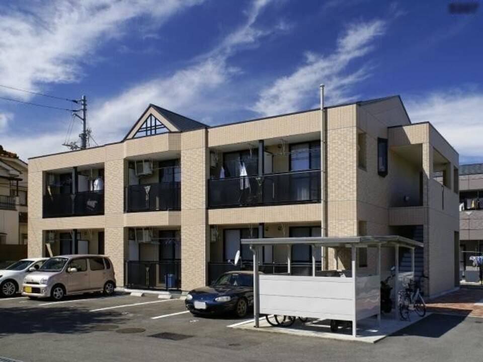 松山市北斎院町のマンションの建物外観