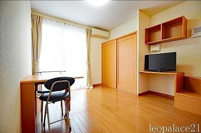 居室・リビング　備品や設備仕様は号室等により異なります現地をご確認ください。