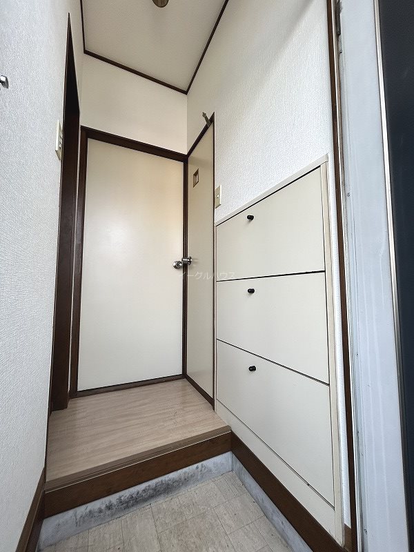 玄関　別部屋写真使用