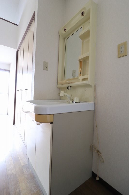 洗面設備　別部屋写真使用