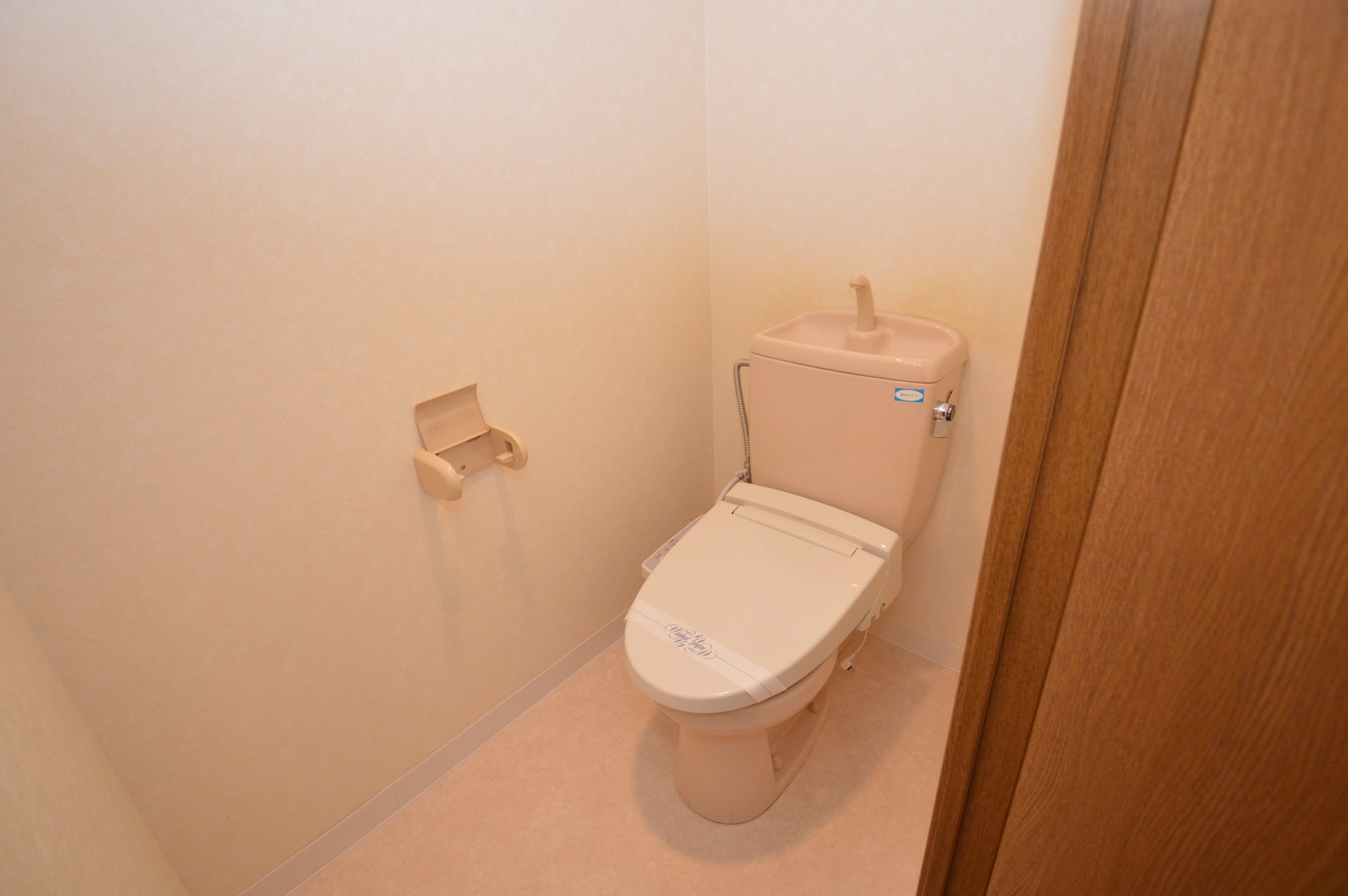 トイレ　（参考）他室の写真を使用しています。現況優先となります。