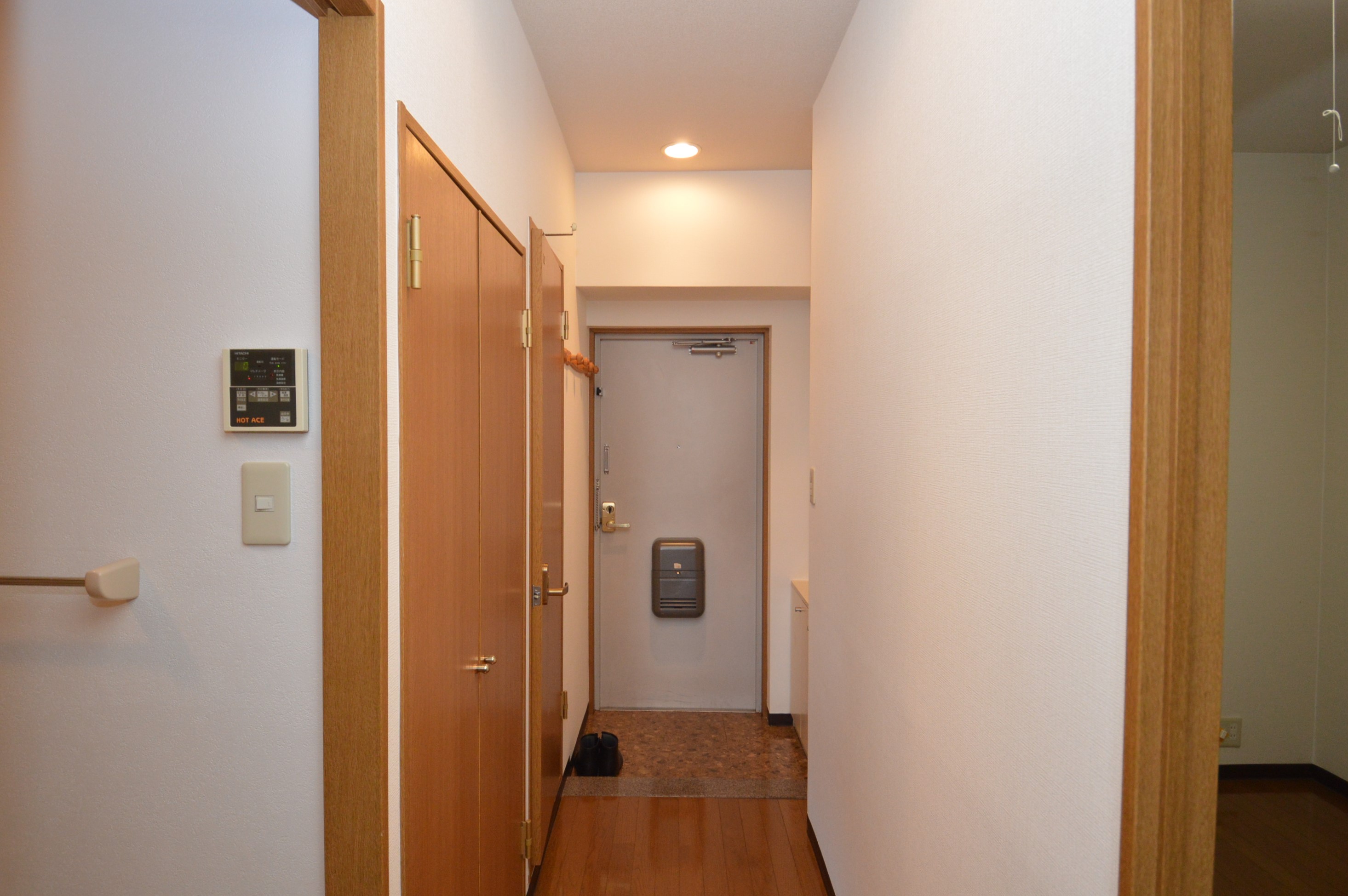 玄関　（参考）他室の写真を使用しています。現況優先となります。