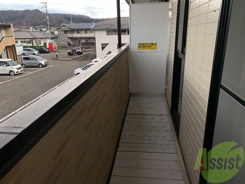 バルコニー　バルコニーです。晴れた日は洗濯物が干せますね。