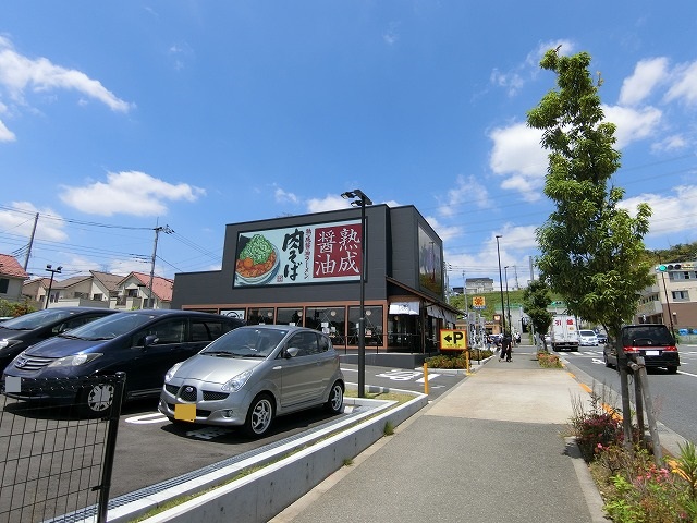 飲食店　丸源ラーメン 稲城平尾店（飲食店）まで422m