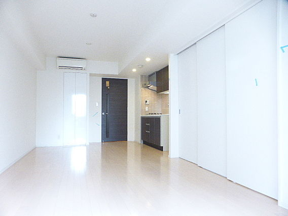 居室・リビング　※別部屋の参考写真です。