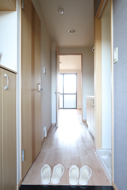 玄関　洋室