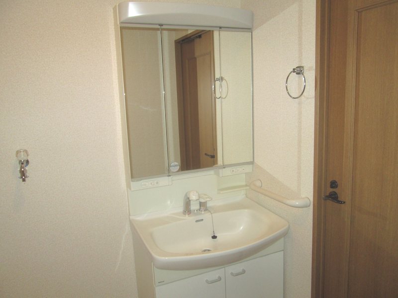 洗面設備　シャワー付き洗面台