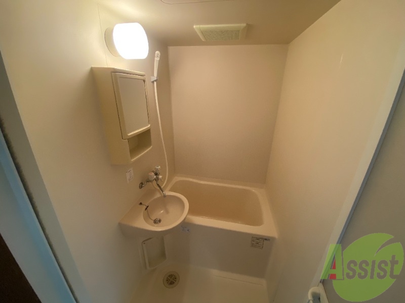 バス・シャワールーム　疲れた時はゆっくり湯船につかってみてはいかがでしょうか。