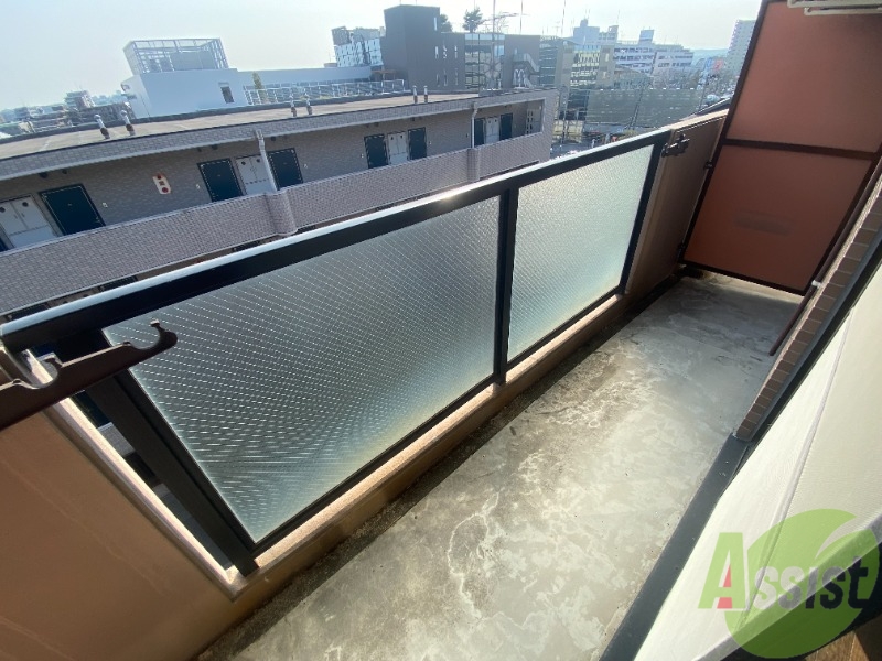 バルコニー　洗濯物がたくさん干せるバルコニーで嬉しいですね。