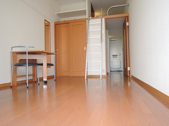 その他　１階はフローリングで、２階は絨毯になります。