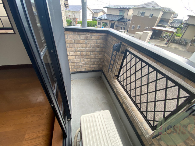 バルコニー　少し小さくても洗濯物はちゃんと外に干せますよ。