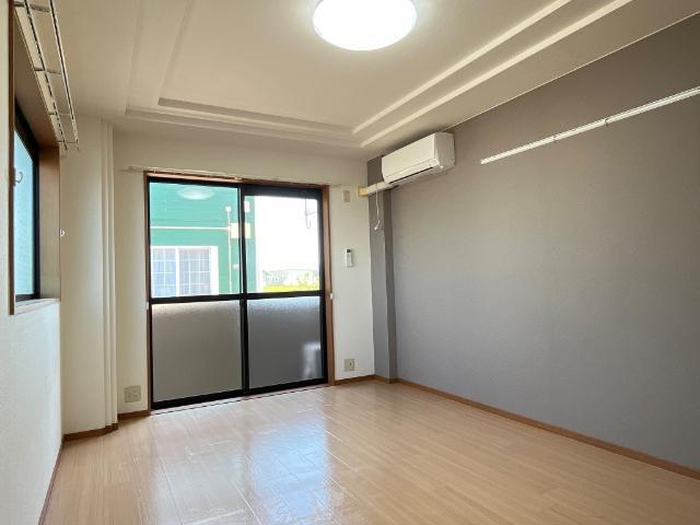 居室・リビング　室内