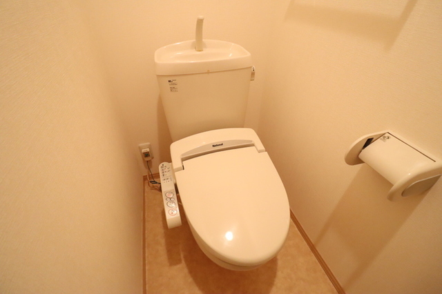 トイレ　温水洗浄暖房便座