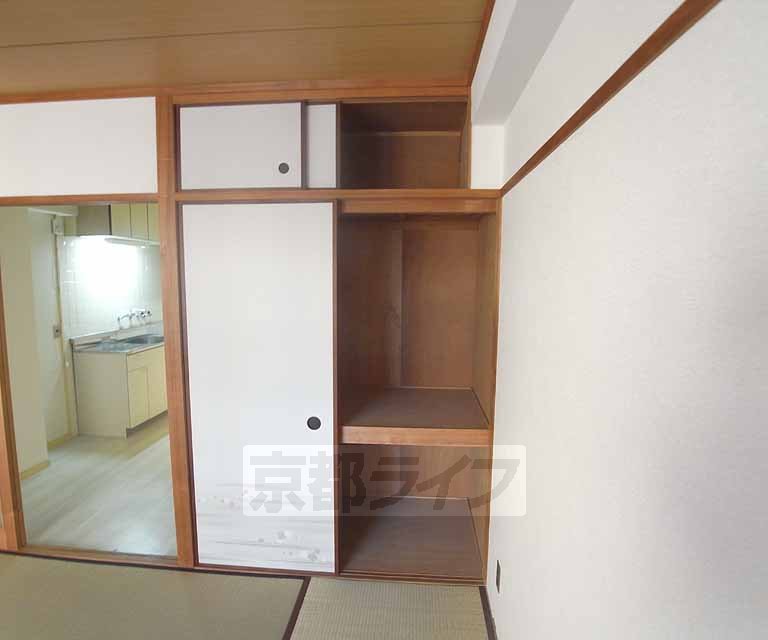 収納　奥行きのある押入れ収納です。