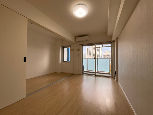 居室・リビング　写真は別の部屋の写真です。