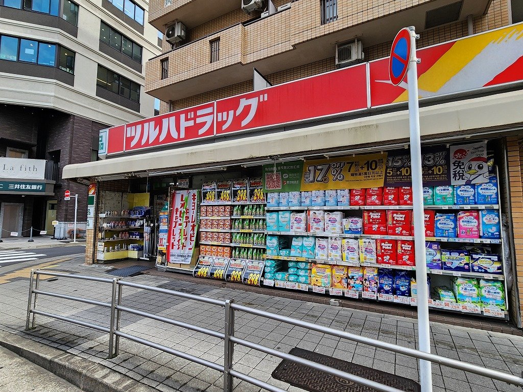 ドラックストア　ツルハドラッグ（ドラッグストア）まで60m
