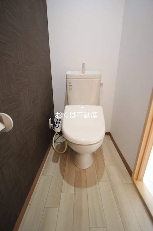 トイレ　温水洗浄便座