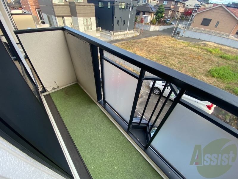 バルコニー　バルコニーは洗濯物を干すスペースがあります。