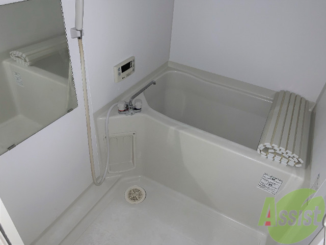 バス・シャワールーム　バスルームはこちらです。広々としてゆったり休めます。