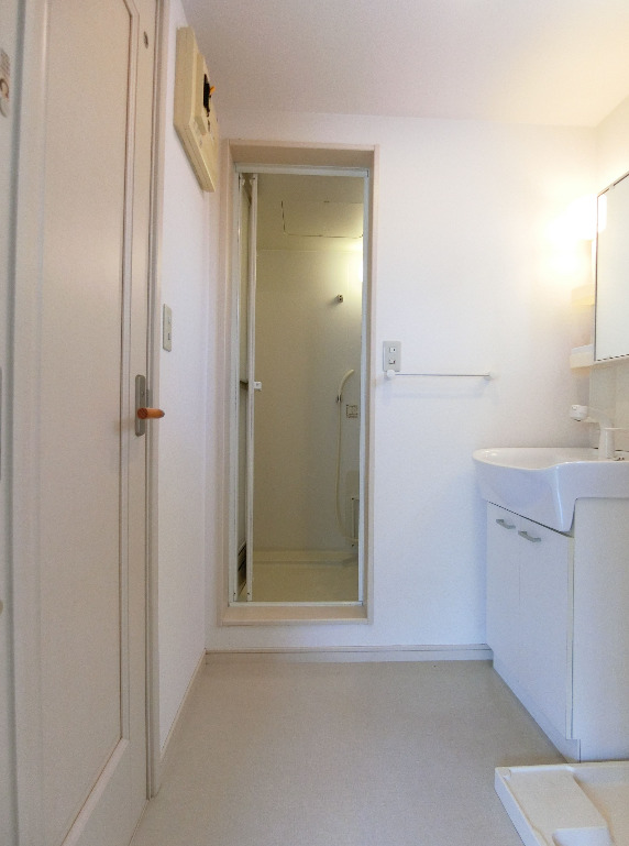 洗面設備　ゆったりとスペースのある洗面所