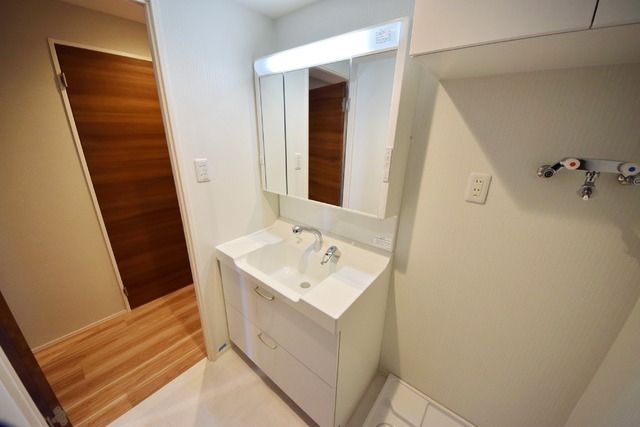 洗面設備　★生活に便利なシャンプードレッサーです★