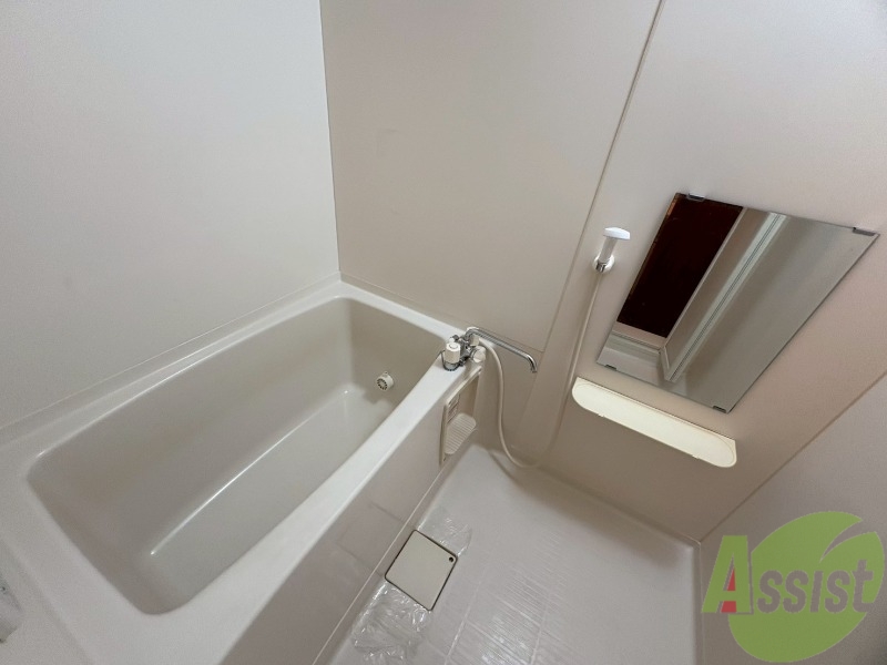 バス・シャワールーム　浴槽は体全身が浸かるくらいの大きさでした。