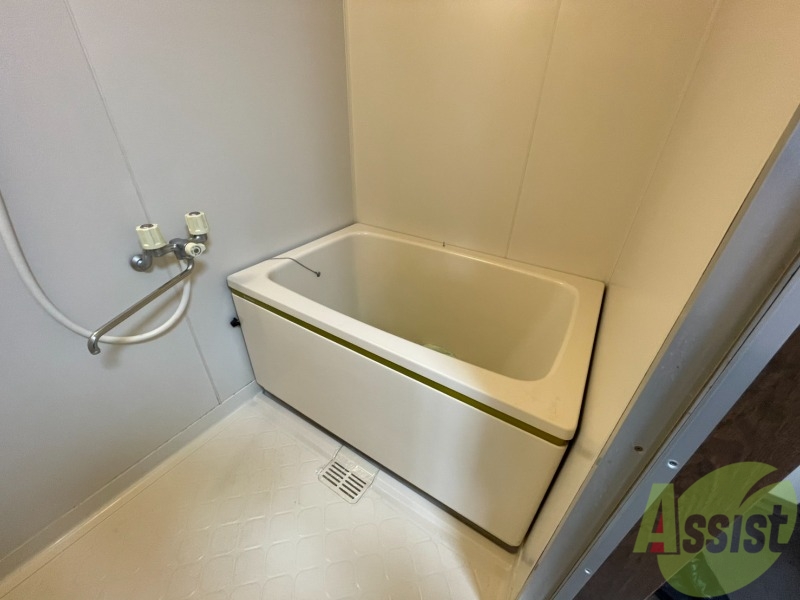 バス・シャワールーム　コチラで日々の疲れを癒し、リラックスしてください