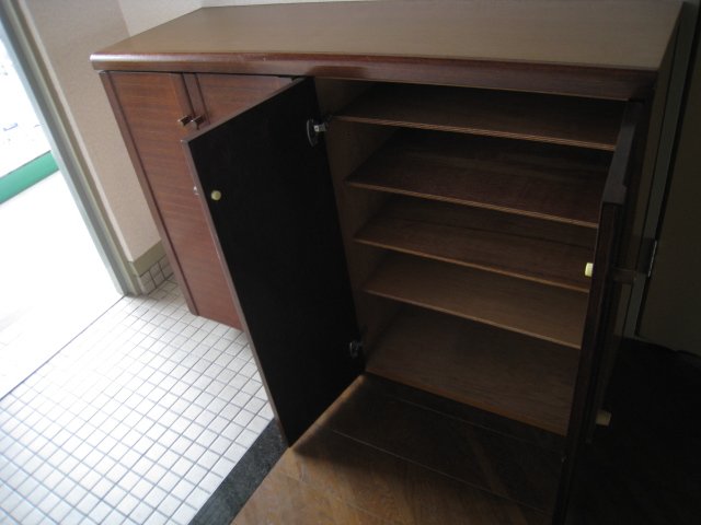 玄関　同物件別部屋