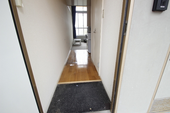 玄関　※別号室の写真です