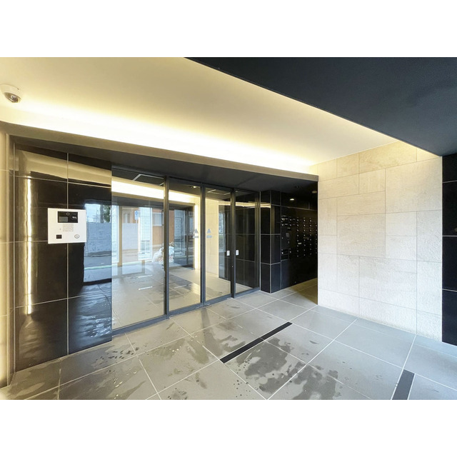 エントランス　落ち着いたエントランスです