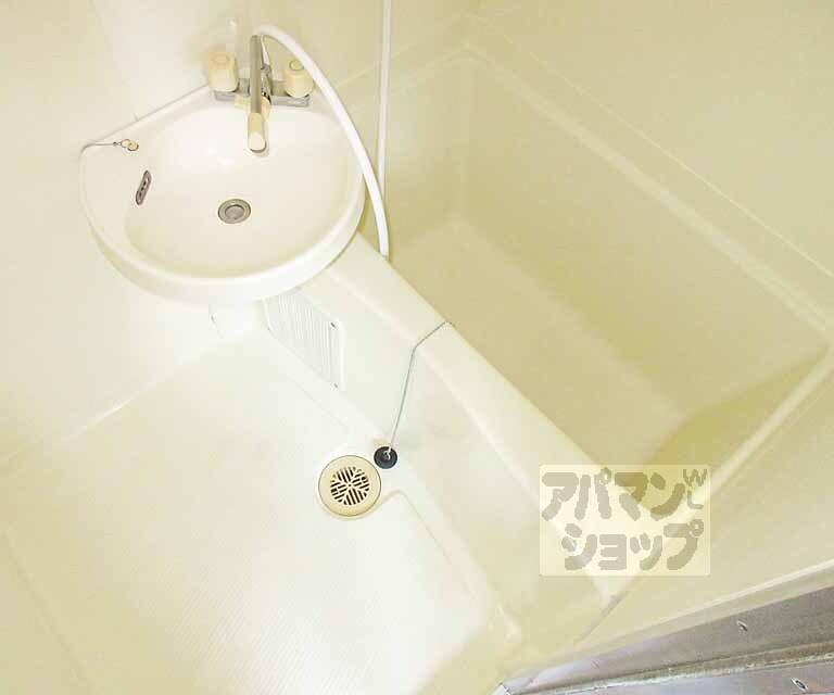 バス・シャワールーム　ゆっくり浸かれます・