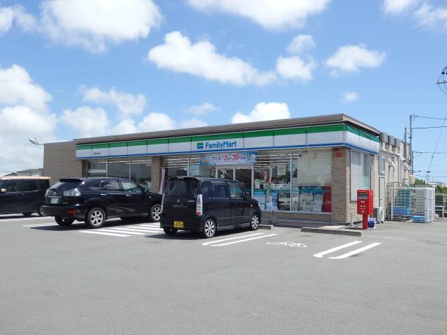 コンビニ　ファミリーマート（コンビニ）まで495m