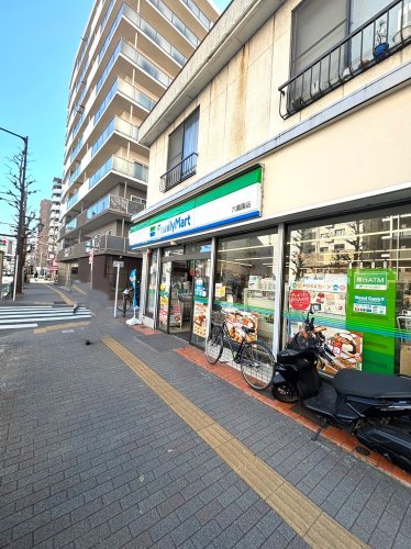 コンビニ　ファミリーマート 六義園店（コンビニ）まで924m