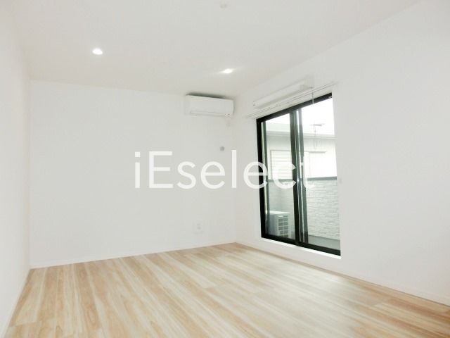 居室・リビング　広々とした11.5帖の洋室