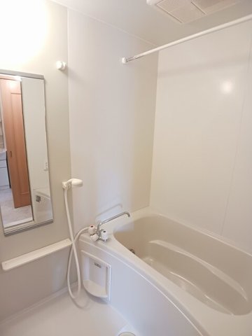 バス・シャワールーム　落ち着いた空間のお風呂です