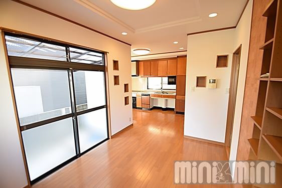 居室・リビング　ライトもオシャレなリビング♪