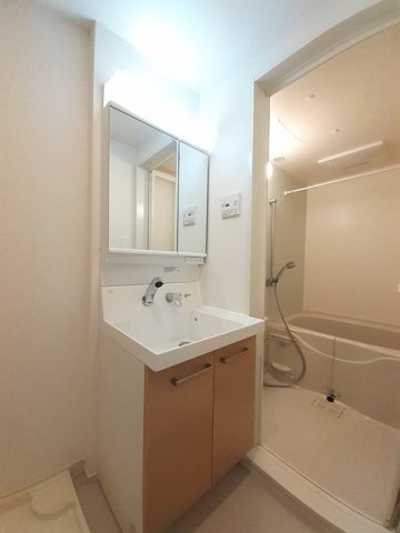 洗面設備　広い洗面スペース